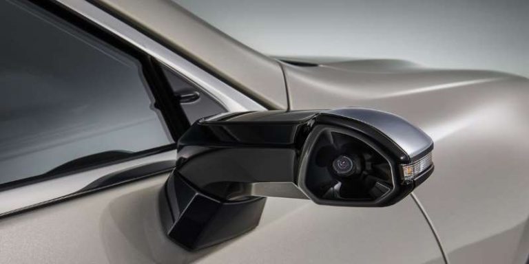 The Lexus Es Will Be The First Mass-Produced Car With Cameras Instead Of Sideview Mirrors